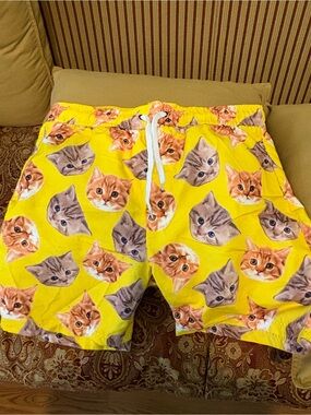Black matter, hot topic, yellow cat swim trunks 2XL